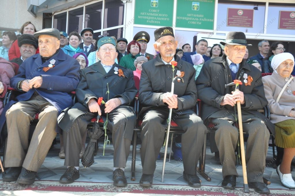 Актаныш районының 4 ветеранына  ТРның "Фидакарь хезмәте өчен" медале тапшырылды