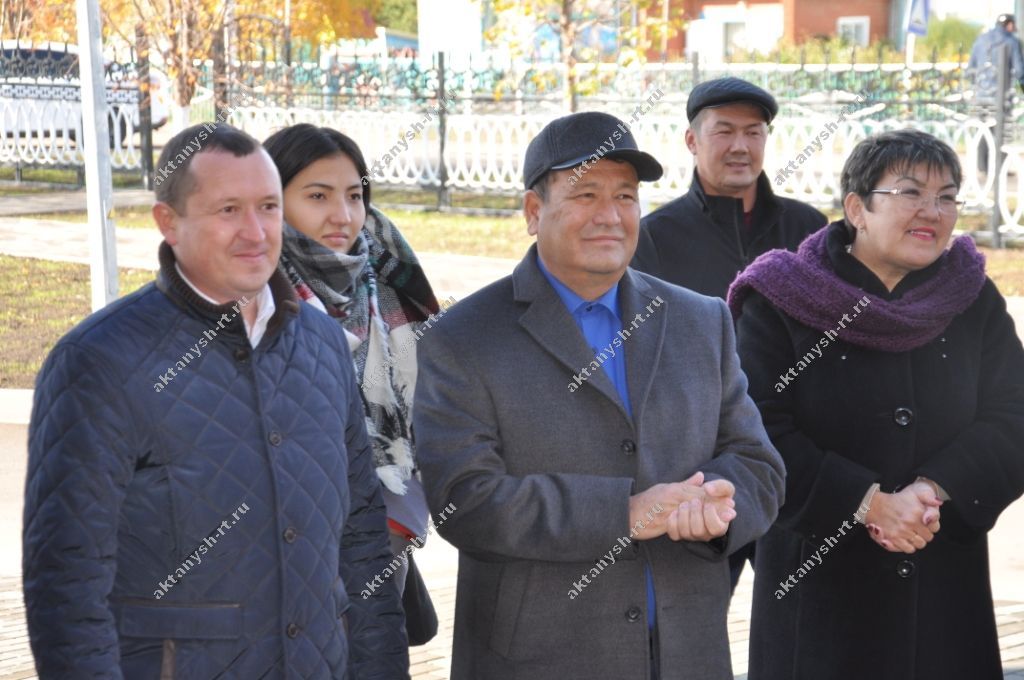 БУ КЫЗЫК: Казахстан кунаклары беренчеләрдән булып Пучы авылындагы "Сандугач"ны күрде (ЭКСКЛЮЗИВ ФОТОЛАР)
