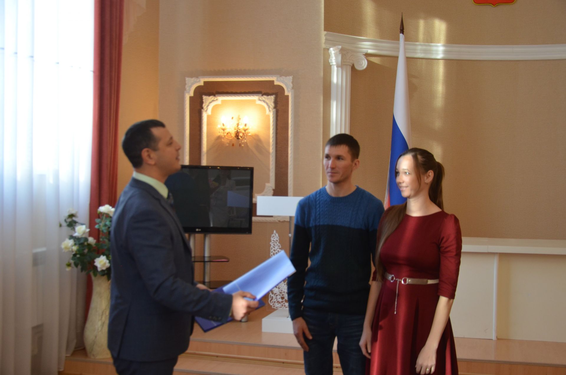 Бикмухаметовлар һәм Шакировлар гаиләләренә ана капиталы алуга сертификатлар тапшырылды.