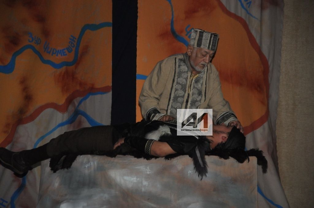 МОНЫ КҮРЕРГӘ КИРӘК ИДЕ: Актаныш халык театры тарихи романны сәхнәгә күтәрде (+ ЭКСКЛЮЗИВ ФОТОЛАР)