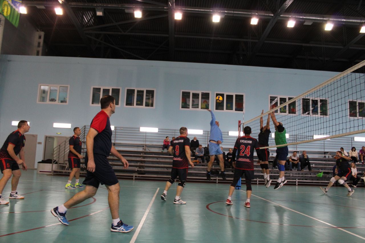 ИСЕМЕҢ ОНЫТЫЛЫРЛЫК ТҮГЕЛ: Бүген Рушат Гыйльмуллин истәлегенә волейбол турниры уза