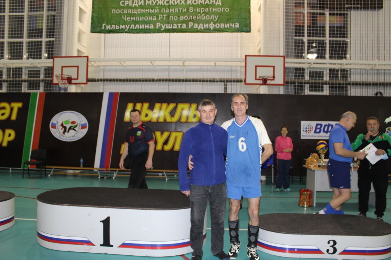 Рушат Гыйльмуллин истәлегенә багышланган ачык волейбол турнирын Азнакай командасы отты (фотолар)