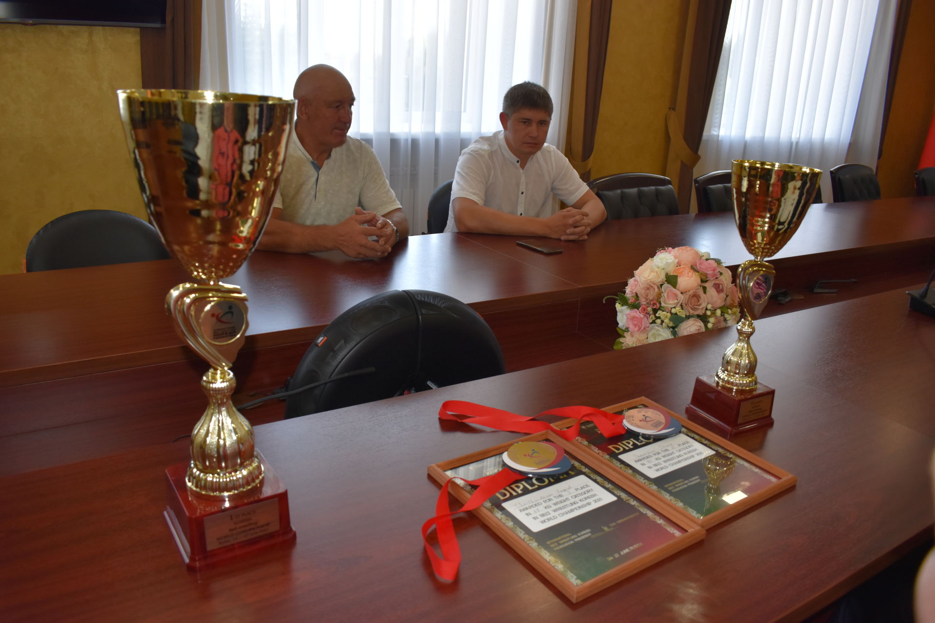Район башлыгы Энгель Фәттахов билбау көрәше буенча дөнья чемпионнарын котлады(фотолар)