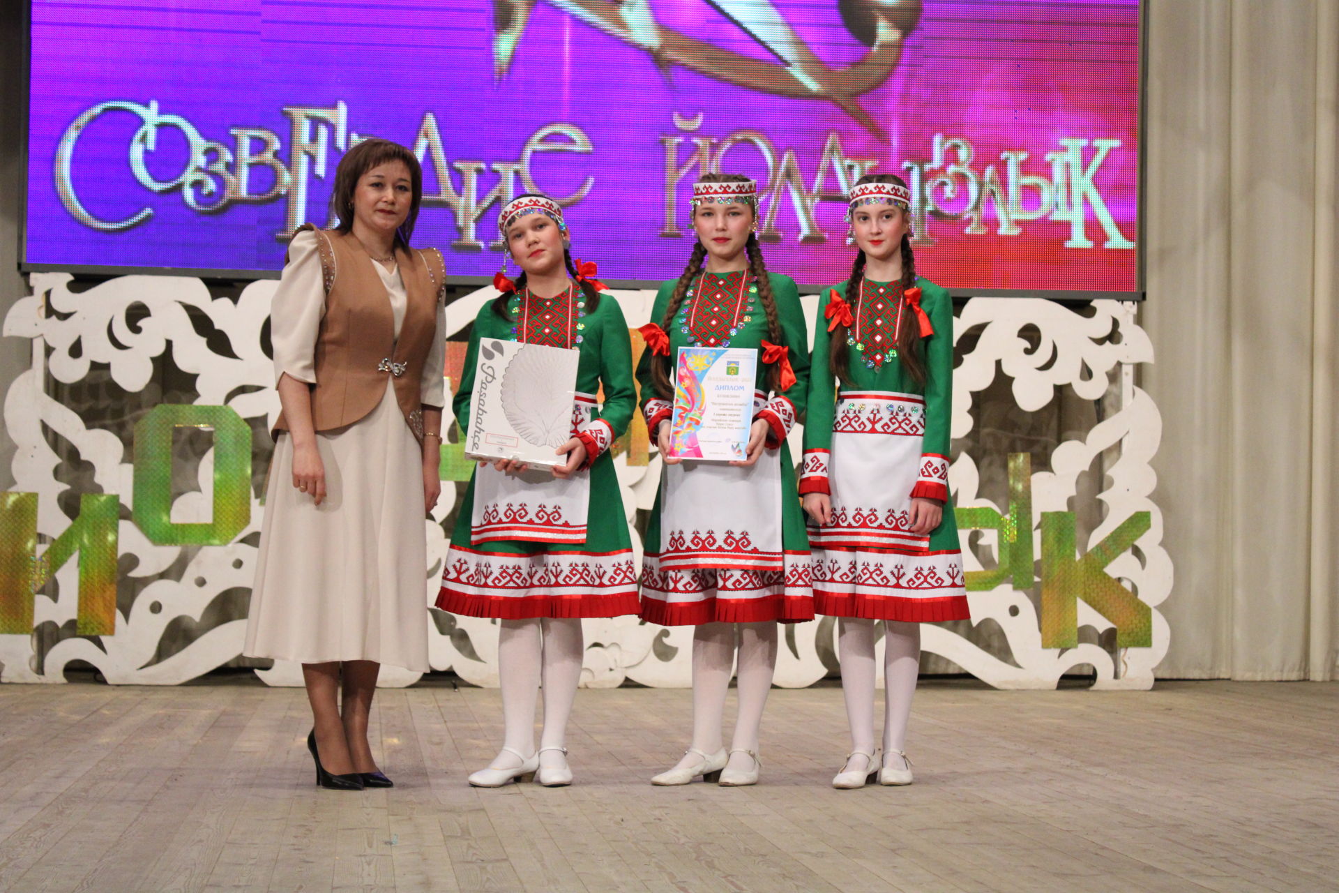 "Йолдызлык-2022" фестивалендә- авыл җирлекләрендәге төп һәм гомуми белем бирү мәктәпләре