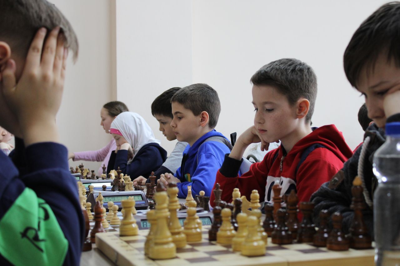 БҮГЕН АКТАНЫШТА:Балалар арасында шахмат турнирлары бара