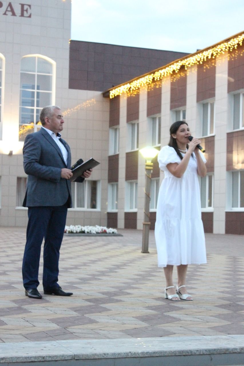 Бүгенге Татарстан Республикасы көне уңаеннан оештырылган концерттан безнең фоторепортаж