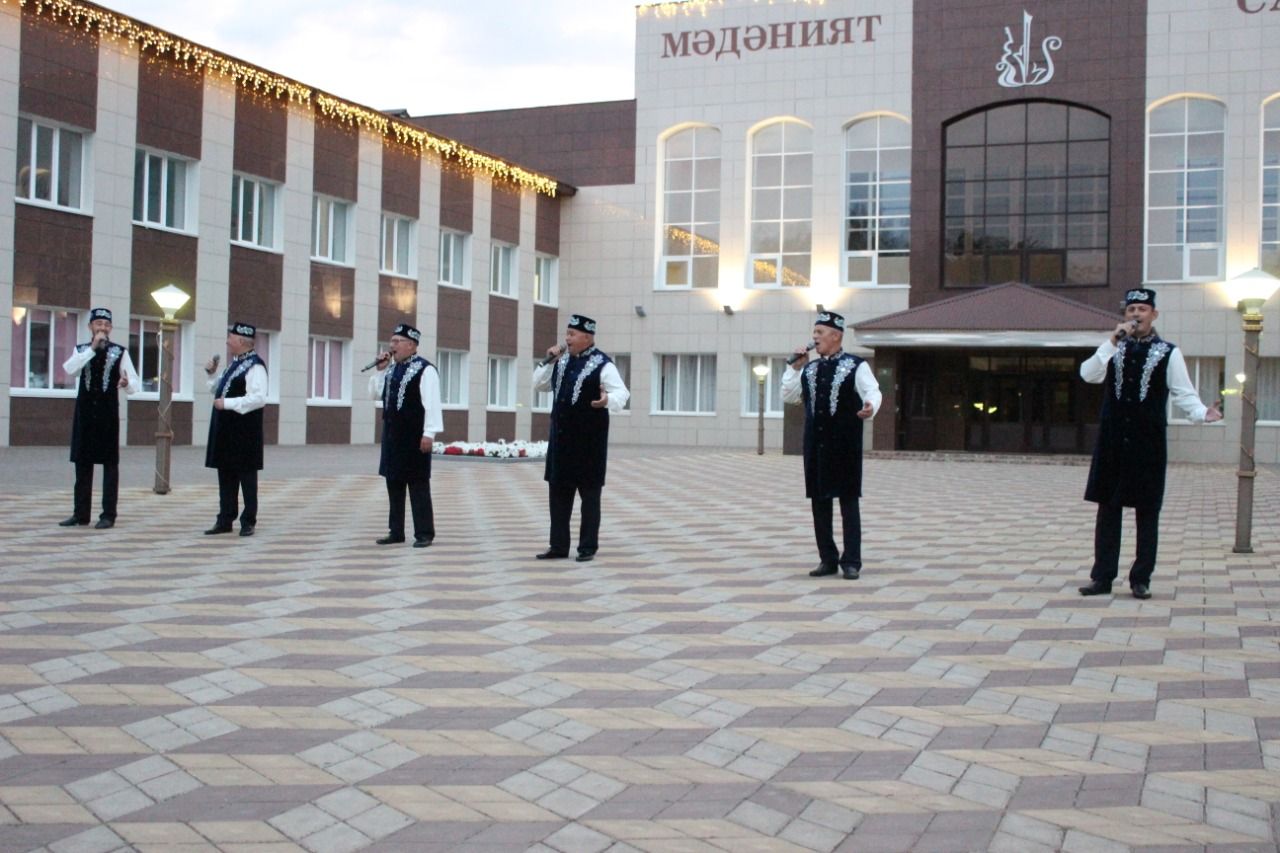 Бүгенге Татарстан Республикасы көне уңаеннан оештырылган концерттан безнең фоторепортаж