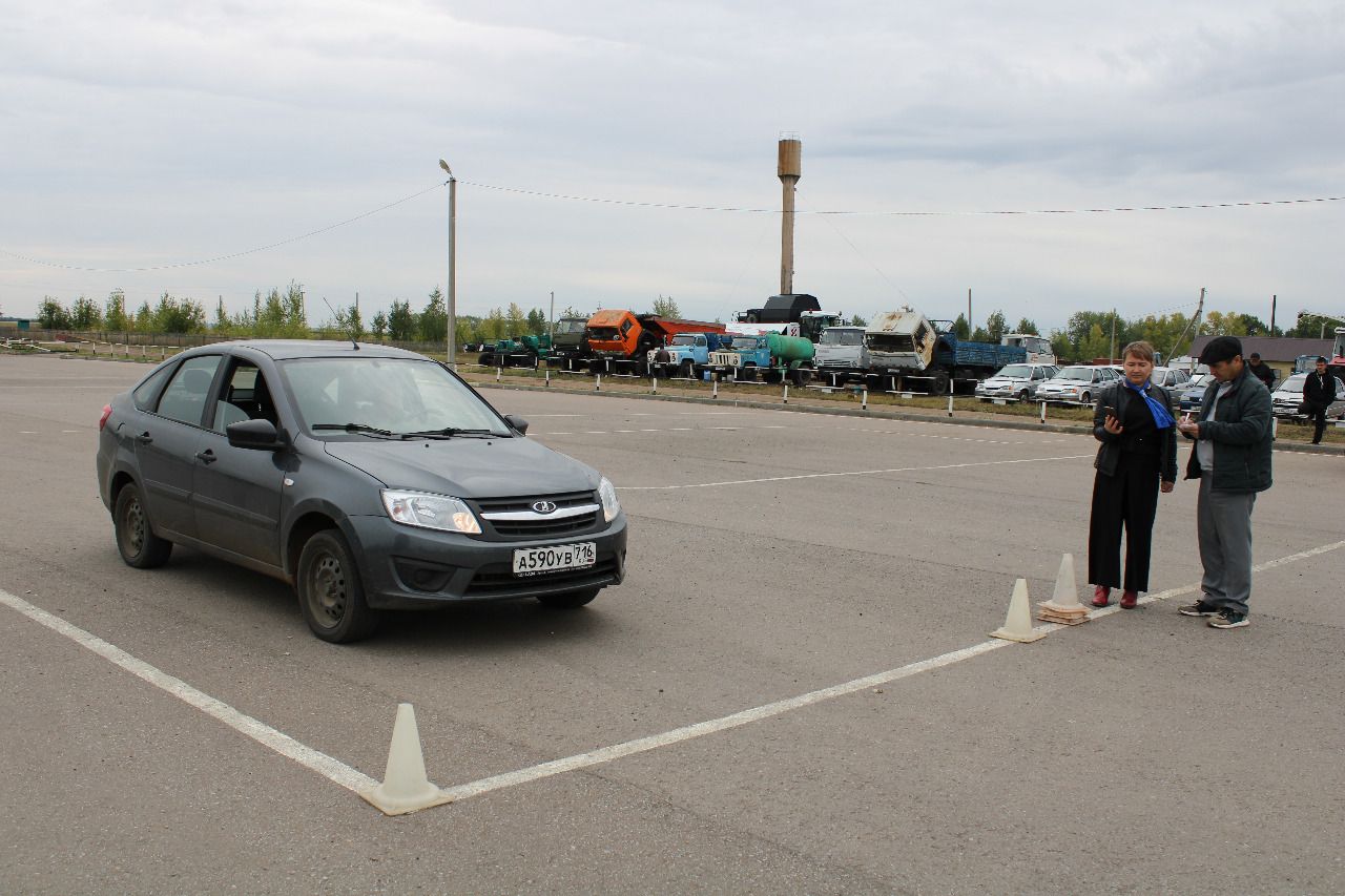 “Автосессия-2022” бәйгесендә технология техникумы студенты Рифат Миргалимов иң яхшы машина йөртүче булып танылды (фото һәм видеолар)