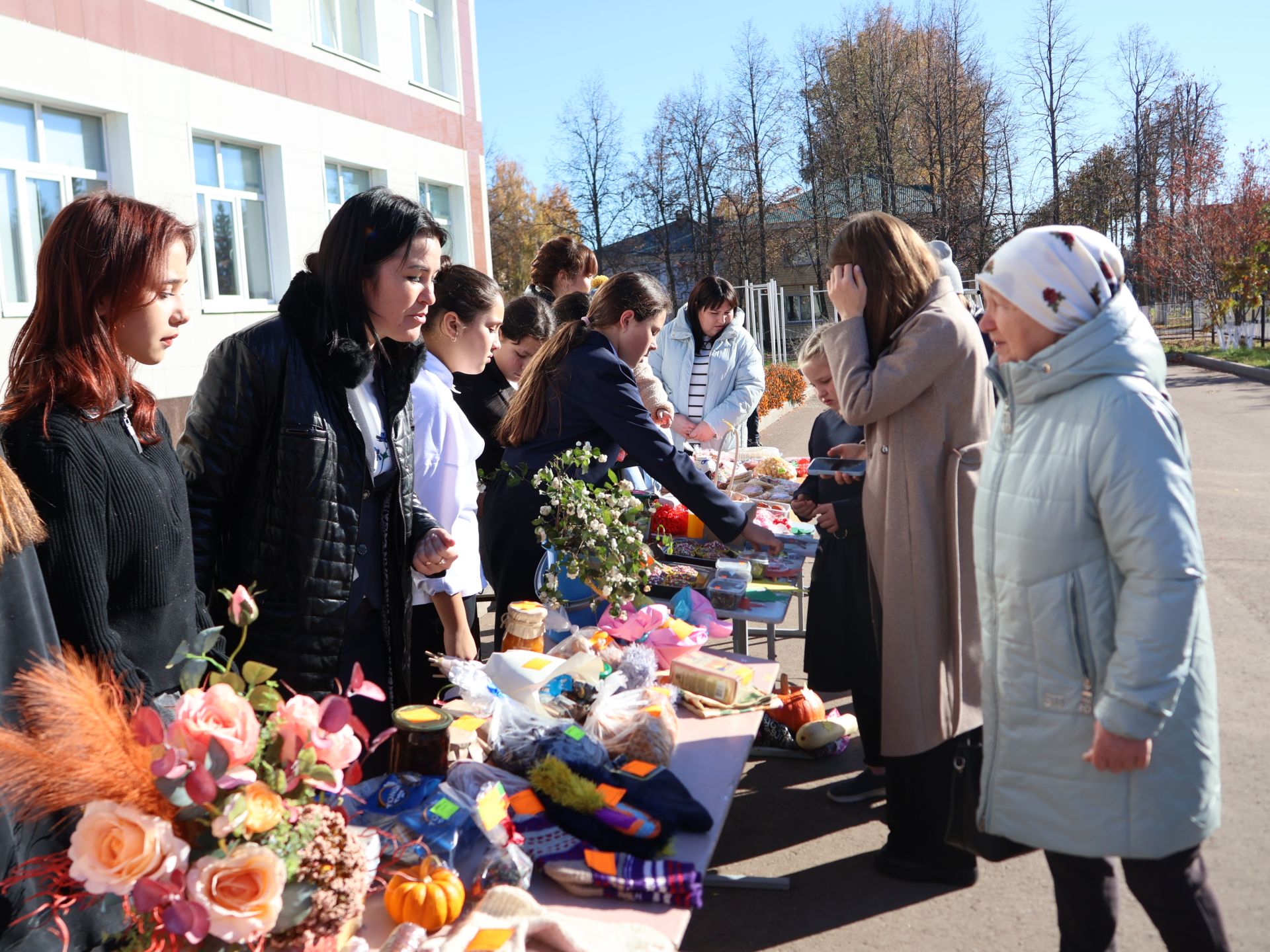 Актанышның беренче санлы мәктәбенең хәйрия ярминкәсеннән безнең фоторепотаж