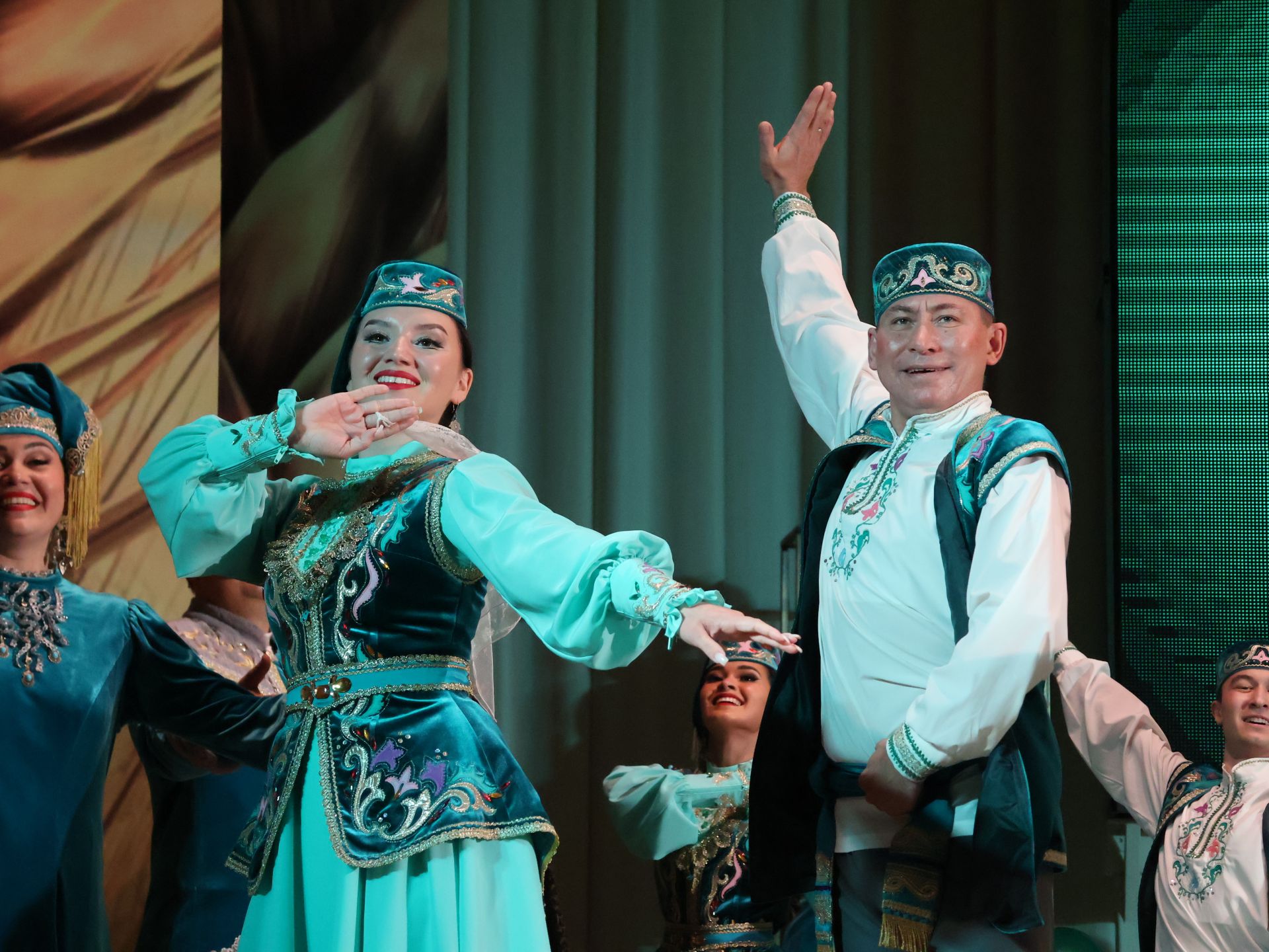 Һөнәр үрләренә менгәндә!