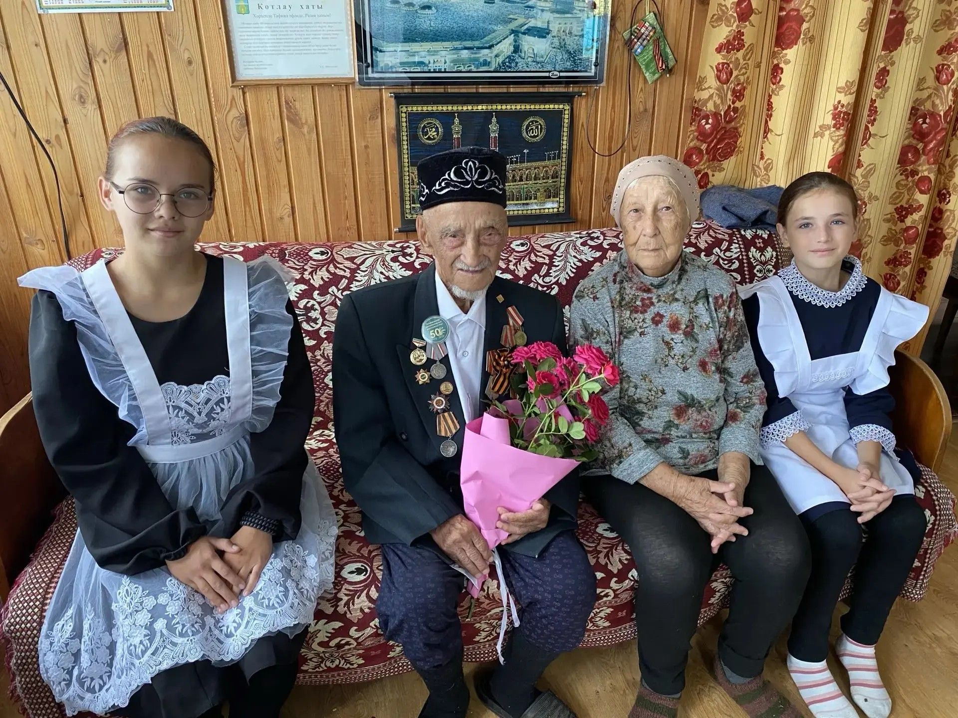 101 яшьлек ветераныбызга – укучылардан җылы котлау