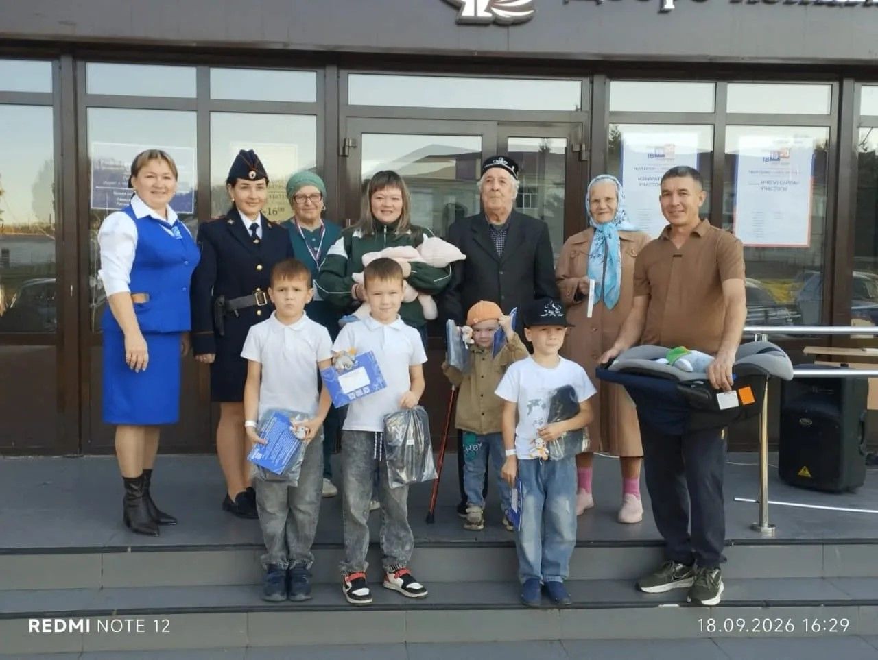 Фәтхиевлар гаиләсенә — юл иминлеге бүләге