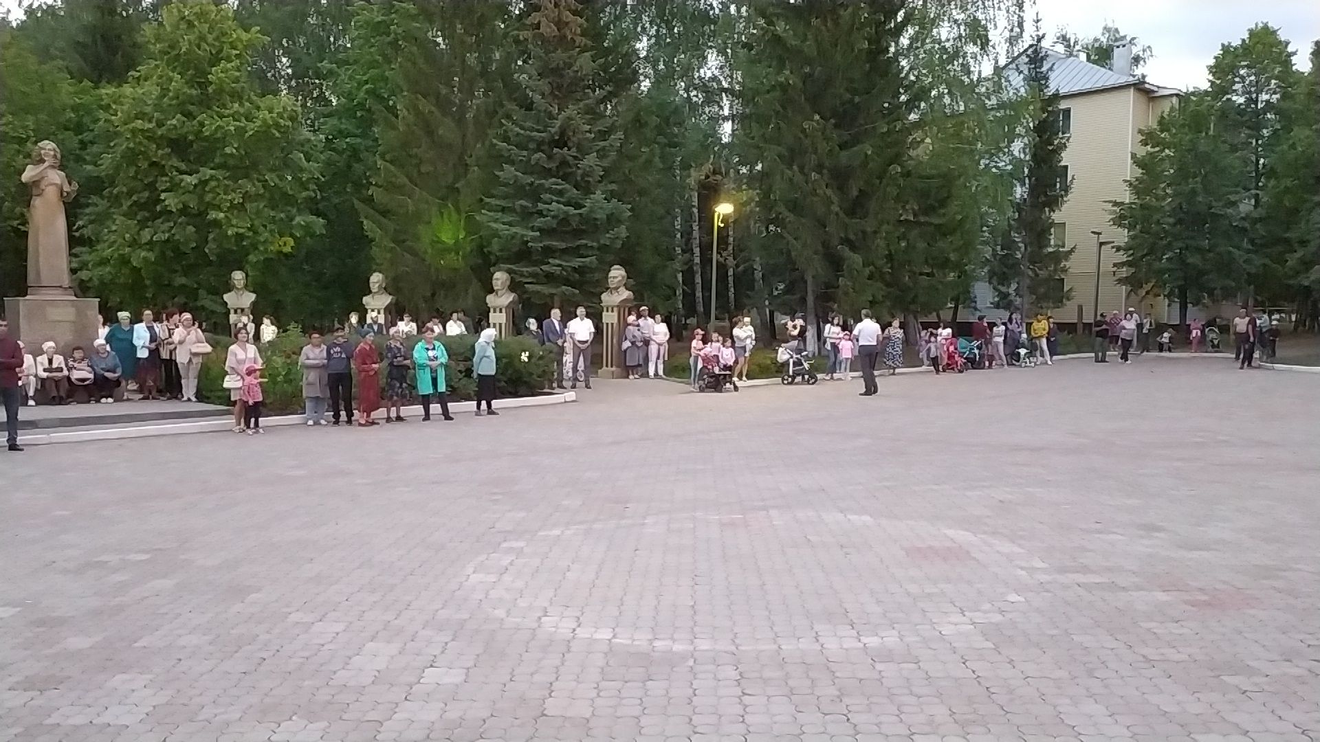 Татарстан Республикасы көне уңаеннан оештырылган концерттан безнең фоторепортаж
