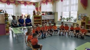 Маленькие пешеходы Большого Актаныша: в детском саду «Умырзая» изготовили светоотражатели