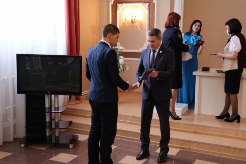 Шәхесне раслаучы документ тапланмасын, яшьләр!