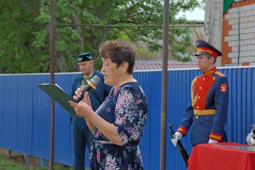 Кәзкәйдә Чечня сугышы ветераны, «Батырлык өчен» медале иясе Разил Вәлиев яшәгән йортка хәтер тактасы куелды (видео һәм фото)
