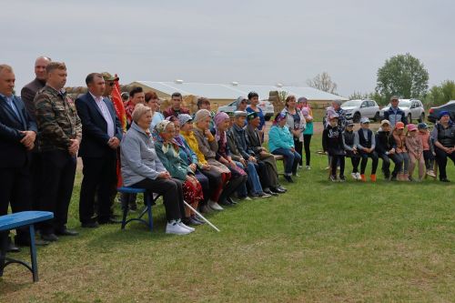 Кәзкәйдә Чечня сугышы ветераны, «Батырлык өчен» медале иясе Разил Вәлиев яшәгән йортка хәтер тактасы куелды (видео һәм фото)