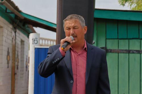 Кәзкәйдә Чечня сугышы ветераны, «Батырлык өчен» медале иясе Разил Вәлиев яшәгән йортка хәтер тактасы куелды (видео һәм фото)