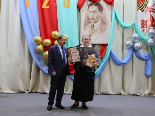 Халкым өчен тугры калырмын: Нур Баян исемендәге иҗат фестивале Гран-приена Ләйлә Нуриева лаек булды (репортаж)