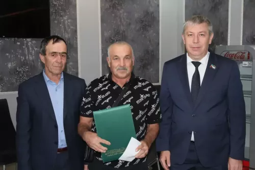 Автомобильчеләр көне уңаеннан «Актаныш АТХ» оешмасы хезмәткәрләрен котладылар