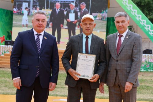 Сабантуйда хезмәт алдынгылары лаеклы бүләкләрен алды