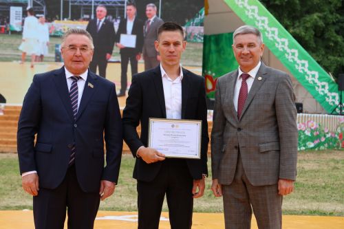 Сабантуйда хезмәт алдынгылары лаеклы бүләкләрен алды