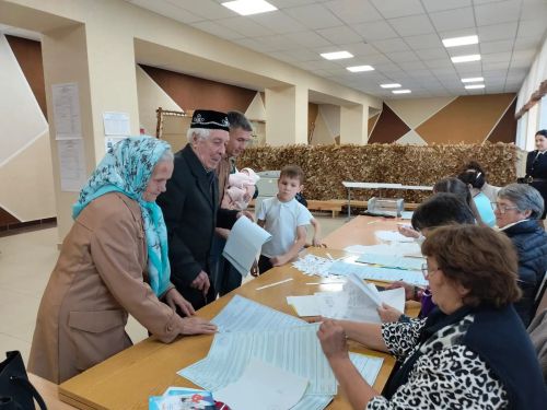 Фәтхиевлар гаиләсенә — юл иминлеге бүләге
