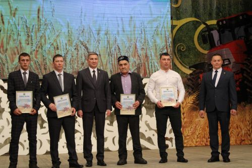 Актаныш муниципаль районының хезмәт алдынгыларын хөрмәтләү тантанасында- "Алдынгылар җыены- 2022" (фоторепортаж)
