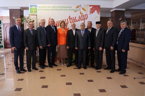 Бәйрәмең белән, мөгаллим: Укытучылар көненнән безнең фоторепортаж