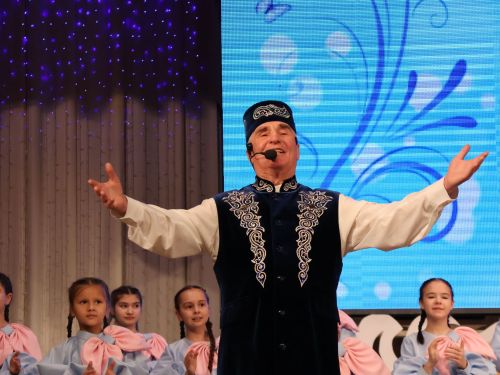 Әниләр көнендә Ленар Зарипов ике райондашыбызга "Ана даны" медале тапшырды