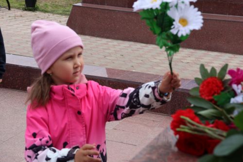Хәтерләрдә утлы кузлар кебек: Актанышта Хәтер һәм кайгы көненә багышланган митингыннан безнең фоторепортаж