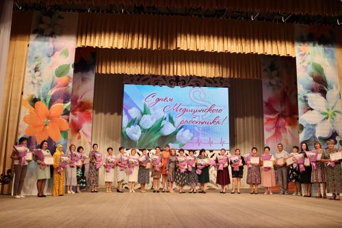 Районкүләм медицина хезмәткәрләре көненнән безнең репортаж