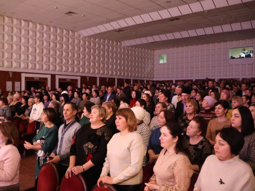 Туган яктан Җиңү хакына: Актаныш җитәкчеләре катнашкан хәйрия концертында 171 мең 200 сум акча җыелды