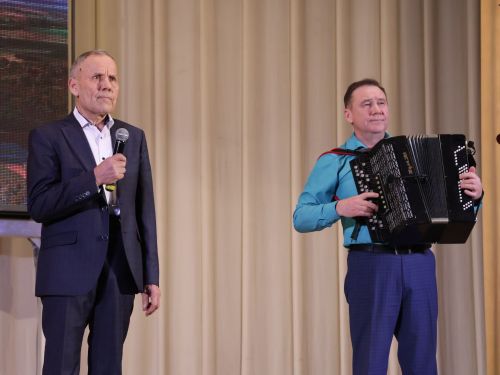 Туган яктан Җиңү хакына: Актаныш җитәкчеләре катнашкан хәйрия концертында 171 мең 200 сум акча җыелды