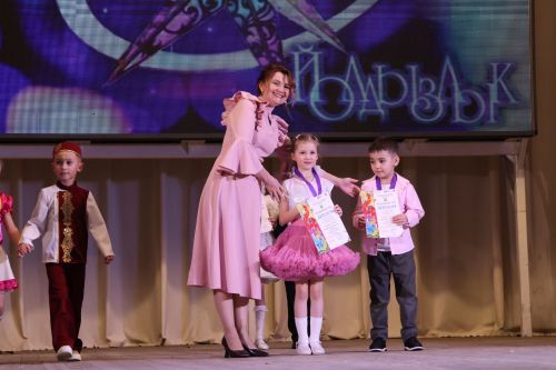 Актаныш күгендә яңа йолдызлар: "Йолдызлык-2026" эстрада фестивале Гала-концертыннан безнең репортаж