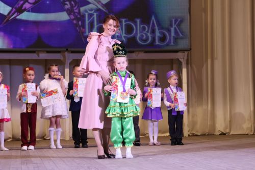 Актаныш күгендә яңа йолдызлар: "Йолдызлык-2026" эстрада фестивале Гала-концертыннан безнең репортаж