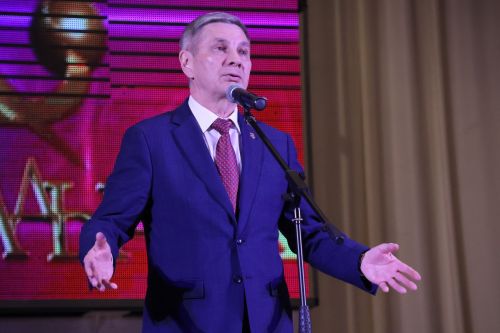 Актаныш күгендә яңа йолдызлар: "Йолдызлык-2026" эстрада фестивале Гала-концертыннан безнең репортаж