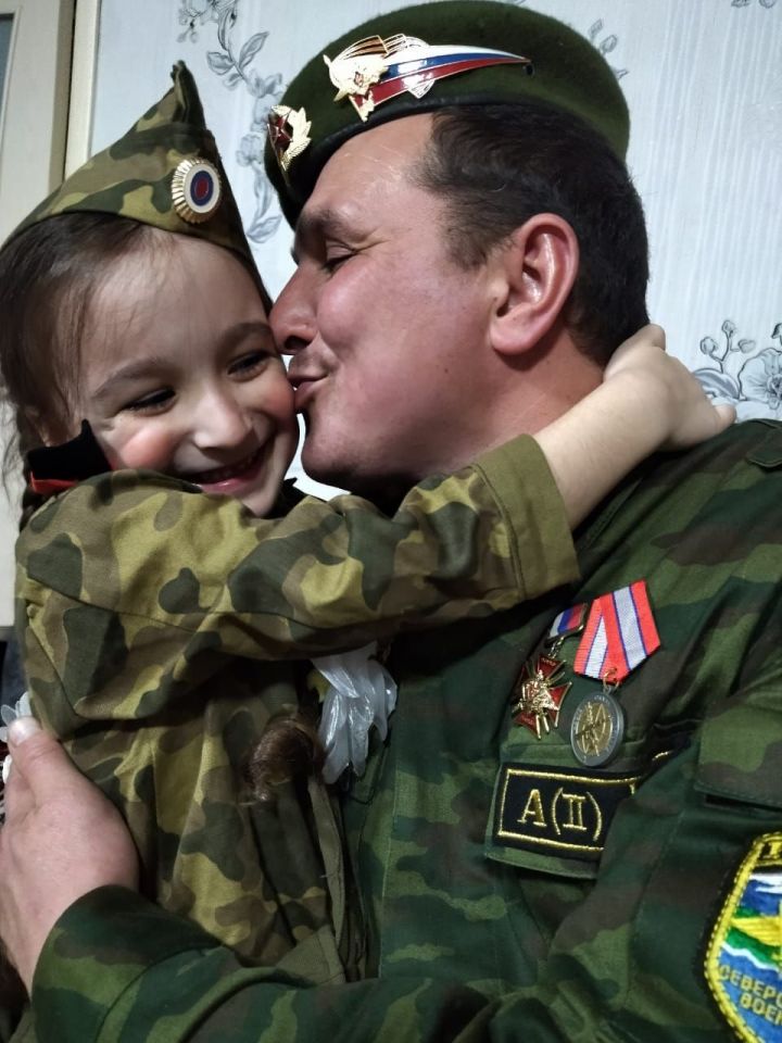 Әтиемә таянам мин, Әти-илнең сакчысы