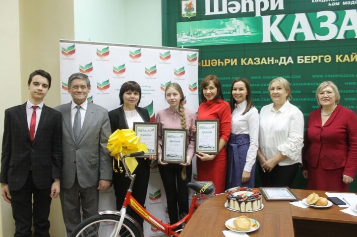 "ӘТИ ХАКЫ":  Фәрит Салихов  бәйге җиңүчеләренә велосипедлар тапшырды!