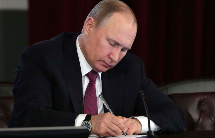 Путин Конституциягә төзәтмәләр буенча тавыш бирү уздыру турында указга кул куйды
