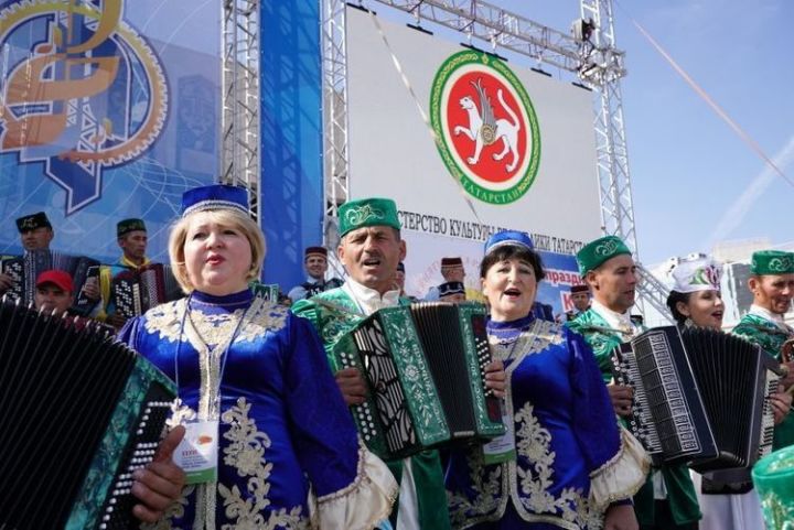 36 нчы тапкыр үткәрелүче "Уйнагыз, гармуннар" фестивалендә Татарстанның мәдәният министры белән янәшә йөрдек