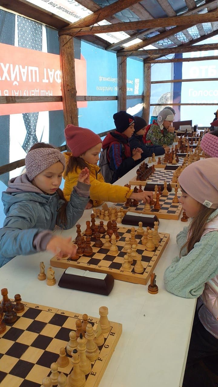 Бүген Әҗәкүл авылында Илгизәр Могтазиров истәлегенә 5 ачык шахмат турниры уза