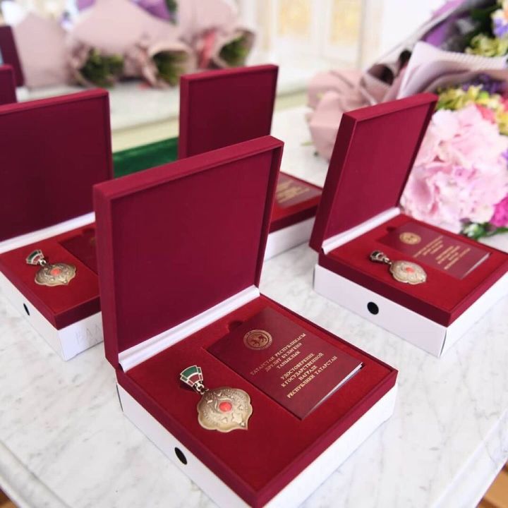 «Ата-ана фидакарьлеге» медале белән бергә 100 мең сум акча биреләчәк