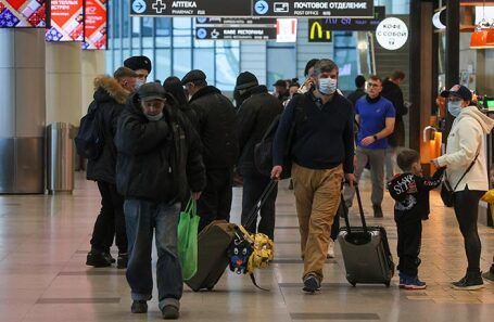 Кырым һәм Краснодардагы аэропортларда калган 150 меңләп турист өенә кайта алмый