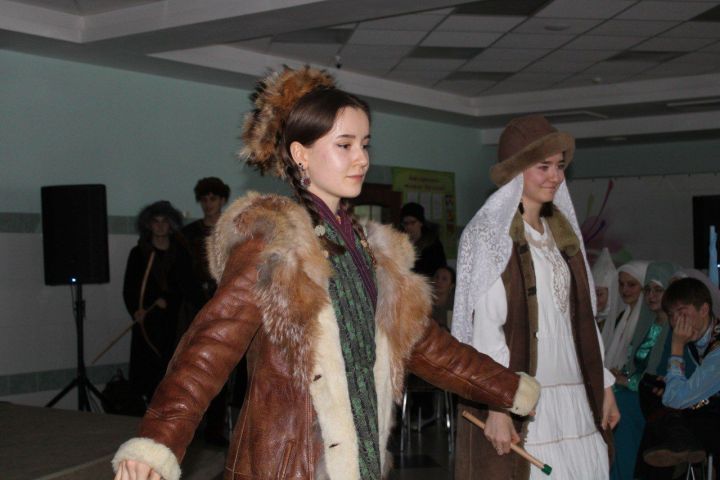 Тарих кайтавазы: Гимназистлар татар ханлыклары тормышын яңартты