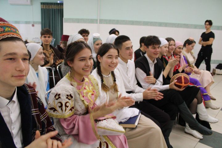 Тарих кайтавазы: Гимназистлар татар ханлыклары тормышын яңартты