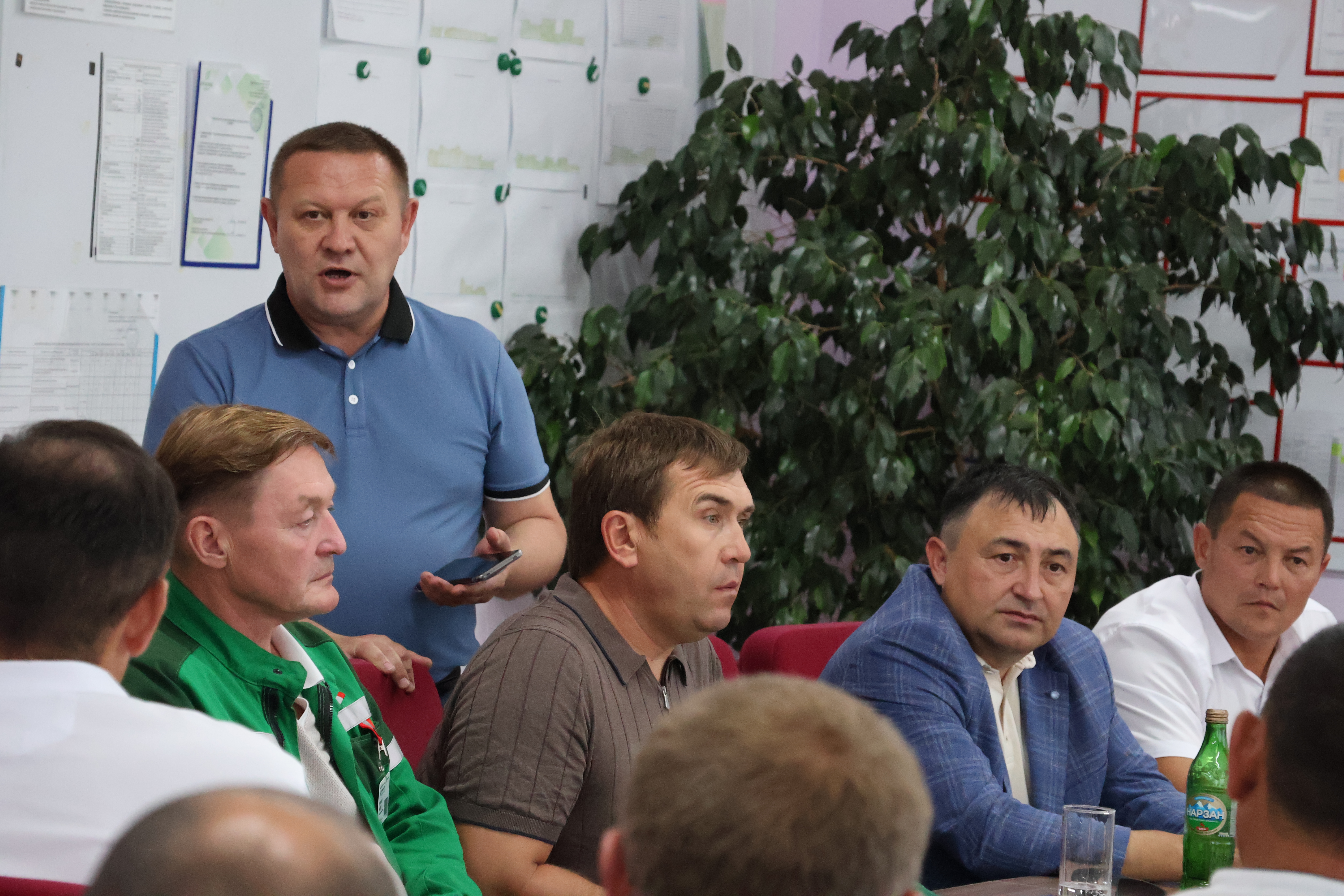 Рамил Вәлиев район һәм республика җитәкчеләре белән киңәшмәдә