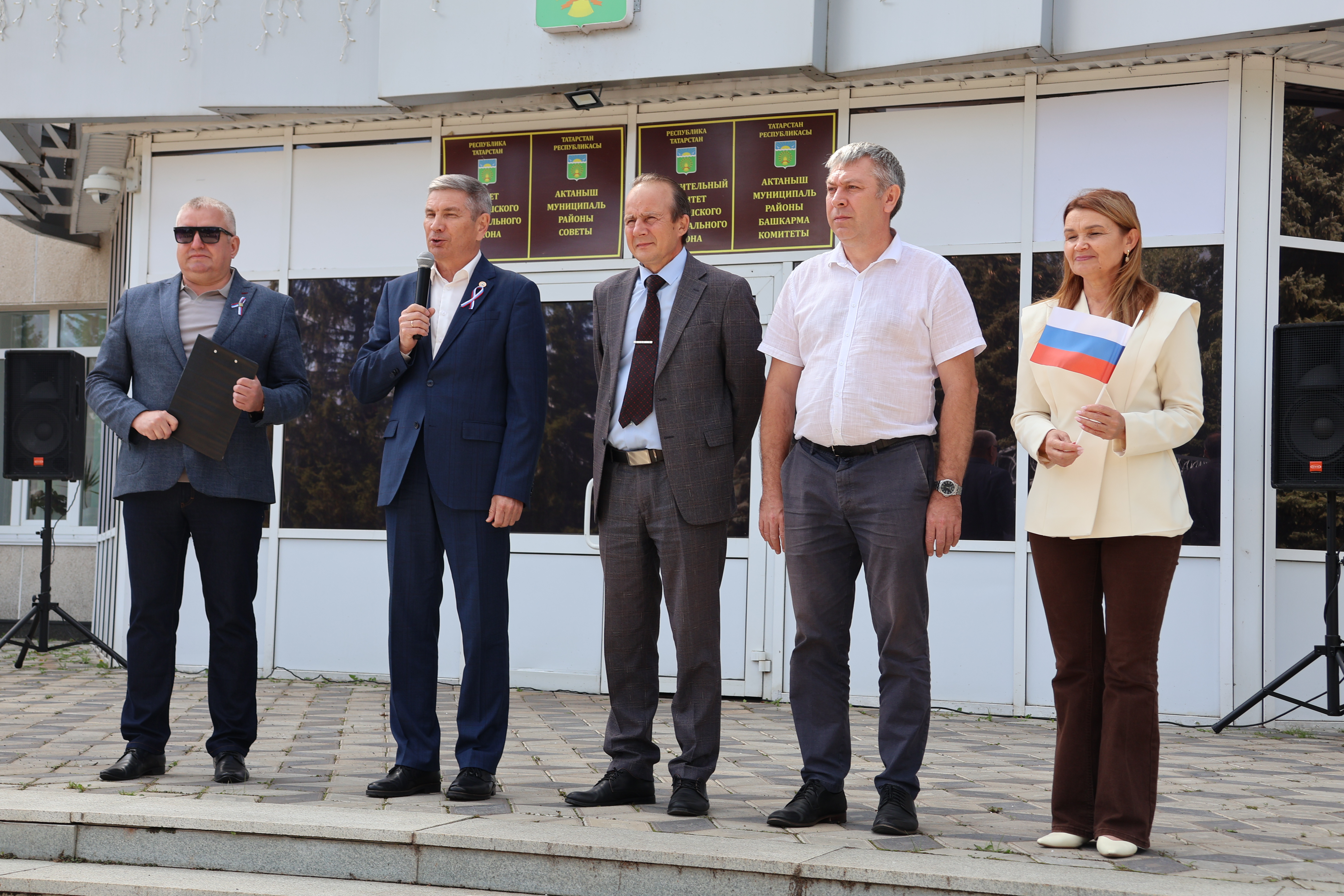 Россия флагы көнендә спорт сөюче яшьләребез велойөрешкә кузгалды