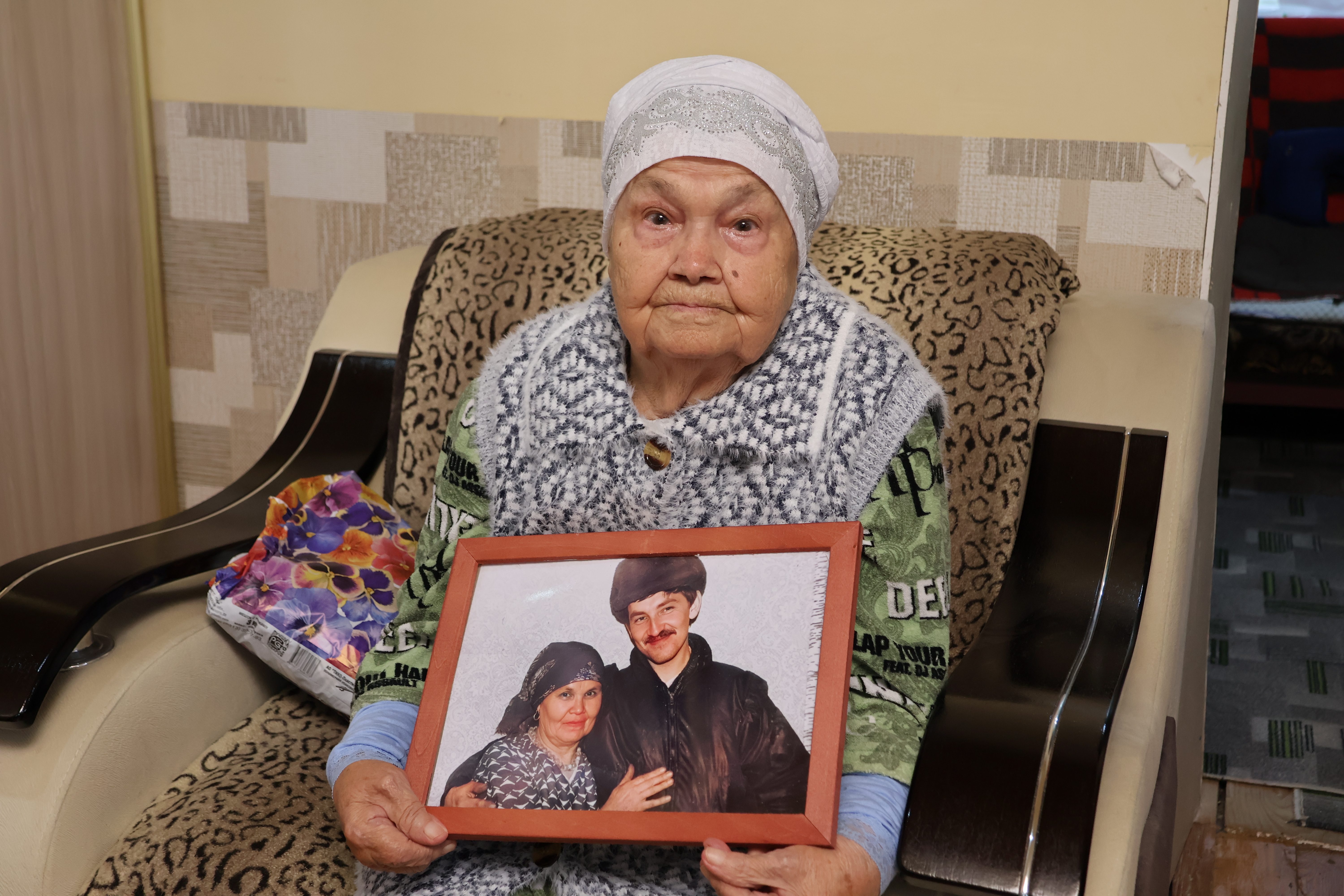 Батыр анасы Миңнетәжибә Юнысовага — 90 яшь