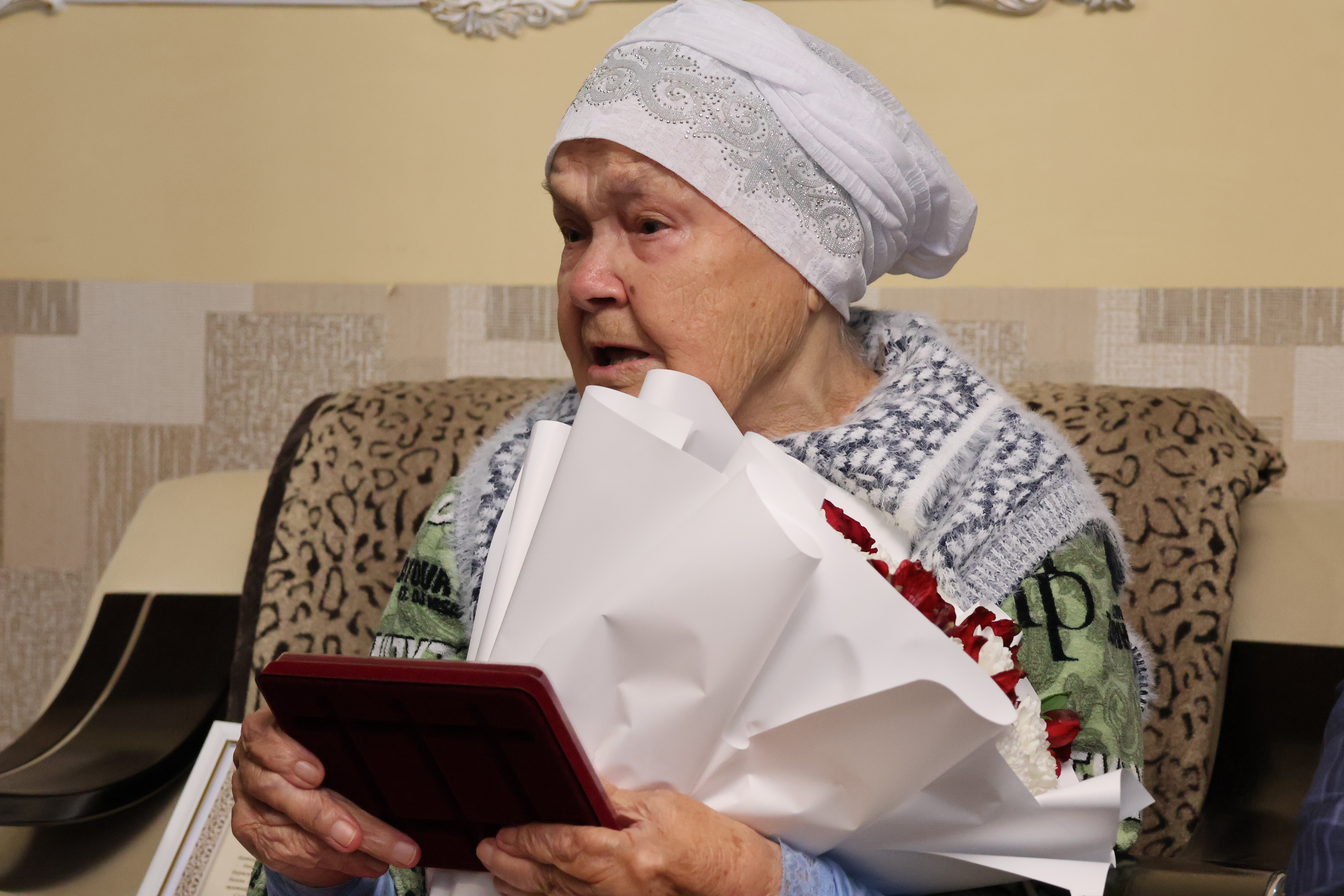 Батыр анасы Миңнетәжибә Юнысовага — 90 яшь